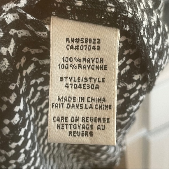 Max Studios Sleeveless Blouse Black White Geometric Size Medium - Picture 7 of 7